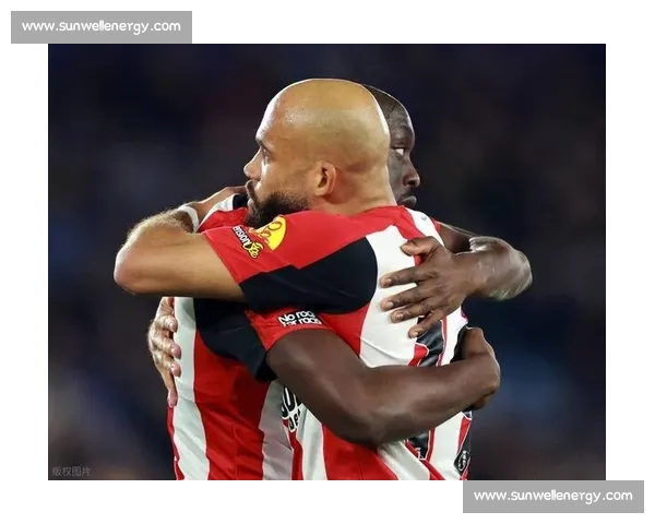 费迪南德力挺姆贝乌莫加盟曼联：英超证明实力，红魔接近 6000 万镑签约